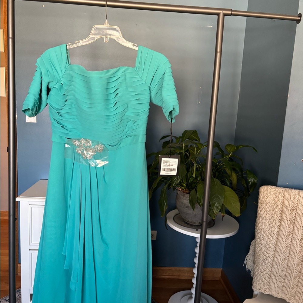 Elegant Teal Evening Gown